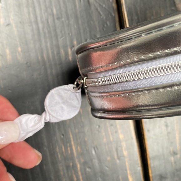 Dior Silver Small Round Silver Cosmetics Case - Picture 5 of 9